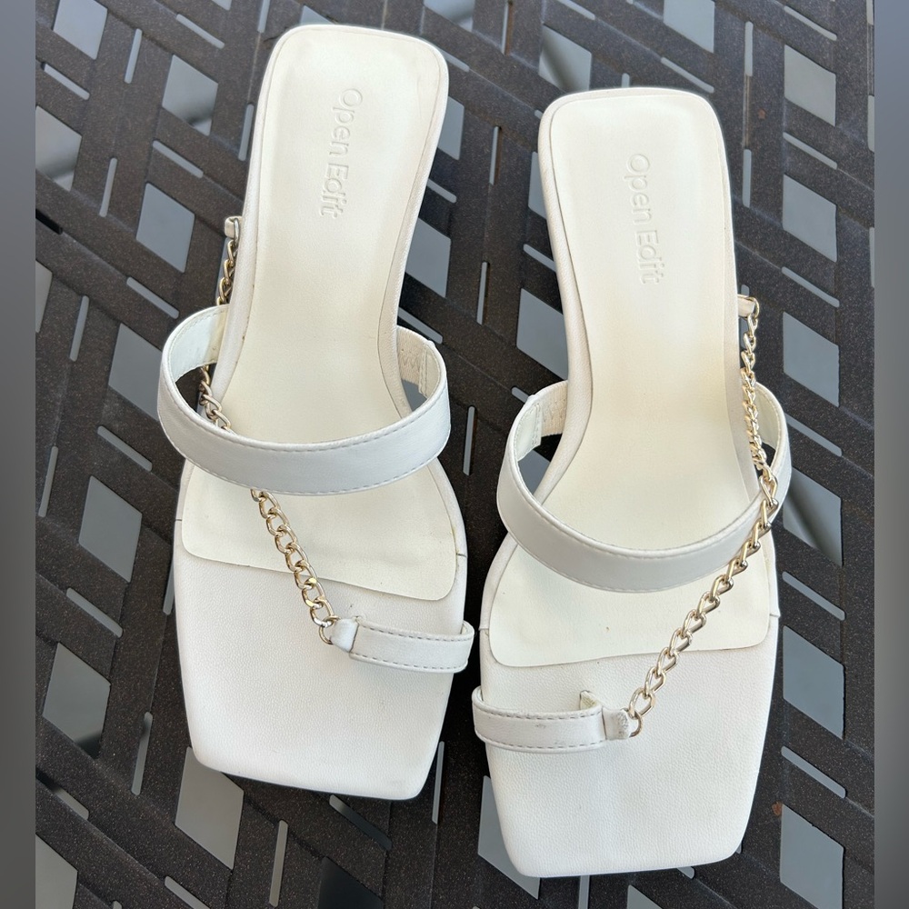 Open Edit sandals. Color: White.Size: 5M